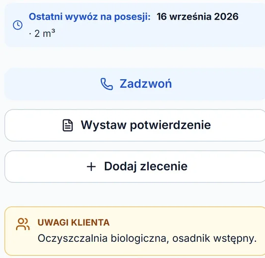 Karta klienta w telefonie: ostatni wywóz i stała uwaga dla kierowcy.