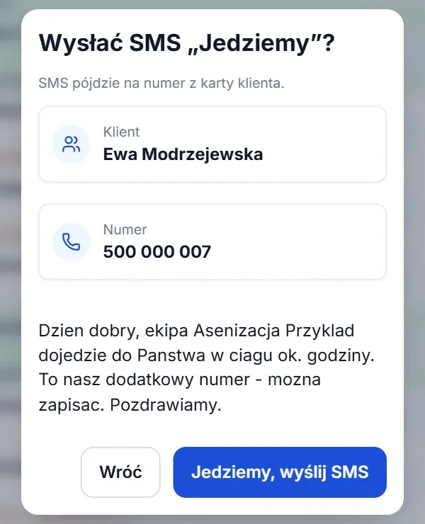 Okno „Wysłać SMS »Jedziemy«?” na tablecie: klient, numer telefonu i treść wiadomości.